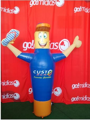 boneco inflavel azul